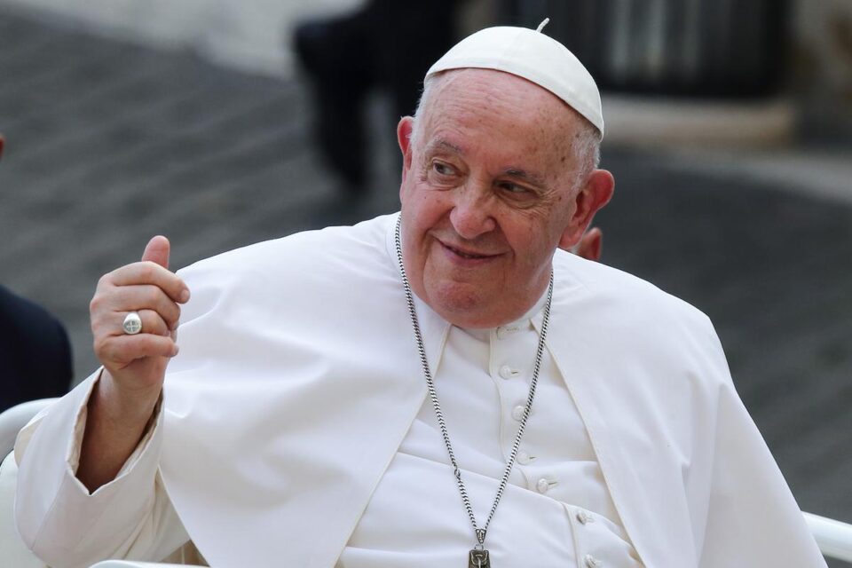 Javier Milei invitó al Papa Francisco a visitar la Argentina mediante una carta
