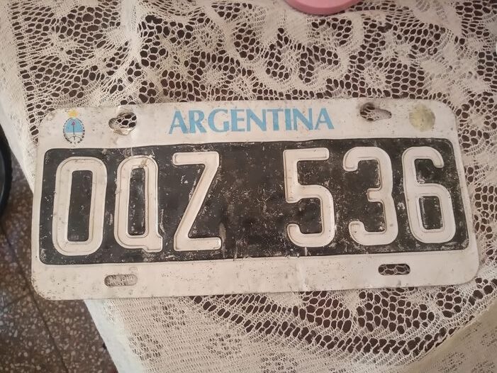 El diluvio se llevó varias patentes y los automovilistas las buscan por Facebook