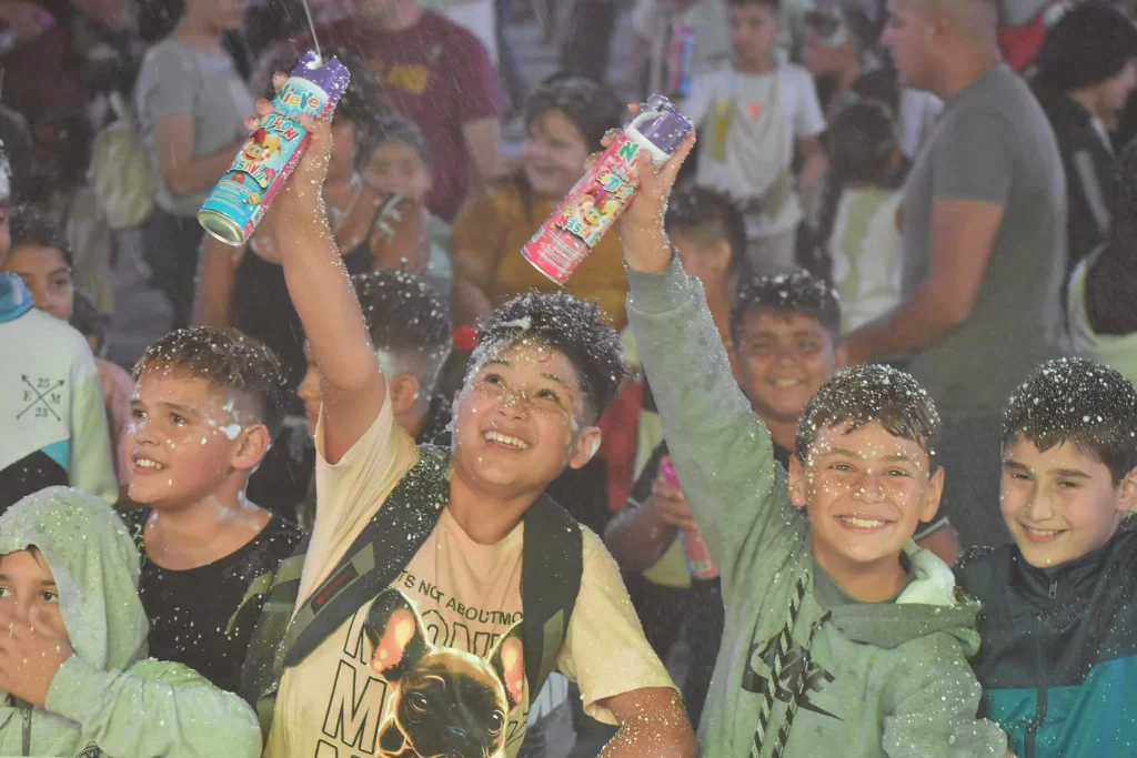 Más de 3.000 personas disfrutaron de la apertura de los Corsos Color en Despeñaderos