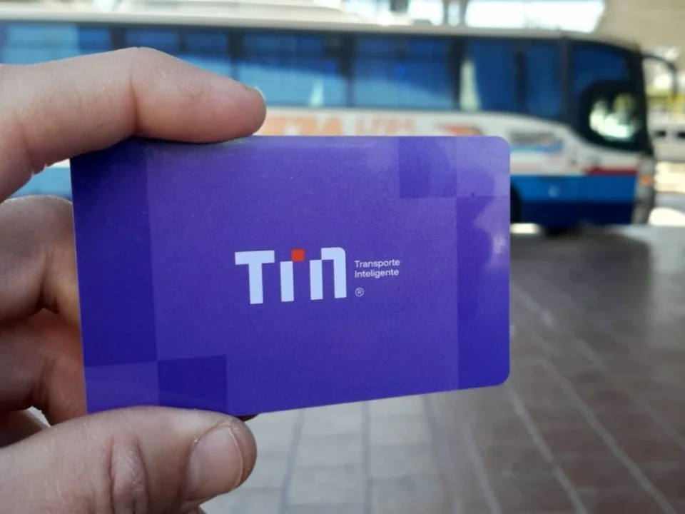 Lanzan la tarjeta TIN Flex para turistas que viajen en interurbanos