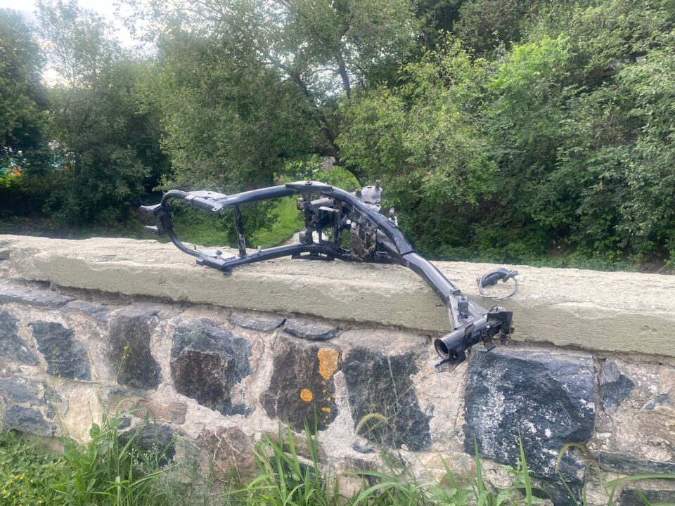 Encontraron un cuadro de motocicleta que había sido robado