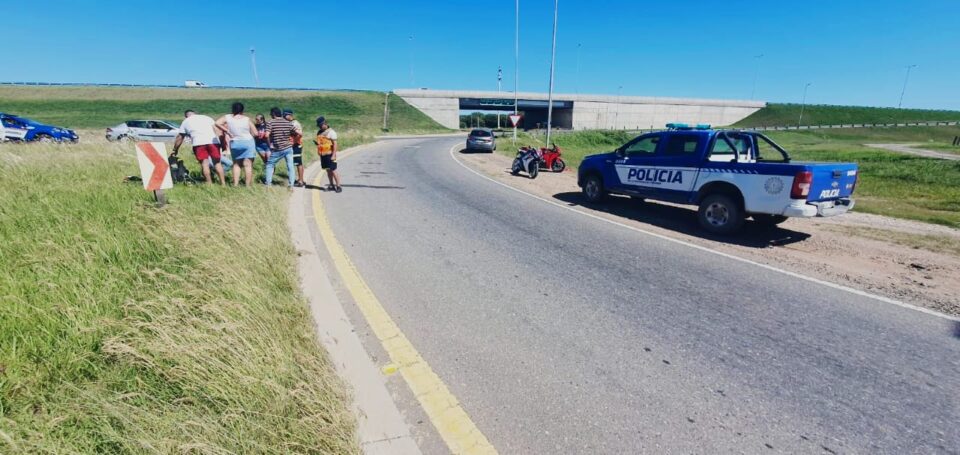 Motociclista perdió el control en la ruta y terminó en el asfalto