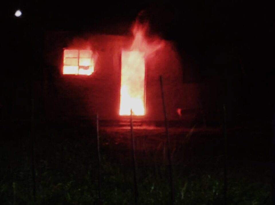 Un incendio en la cocina de una vivienda provocó daños materiales