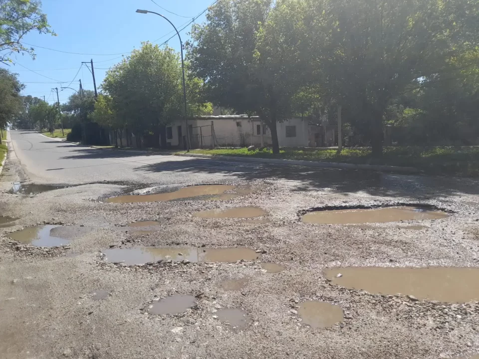 Vecinos reclaman por el estado de las calles Liniers y Tokio