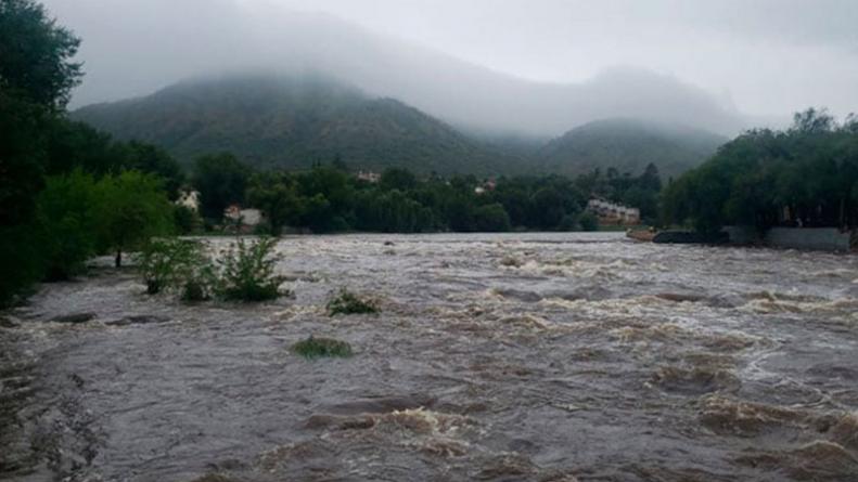 Advierten crecidas de hasta dos metros en ríos de Córdoba tras el temporal