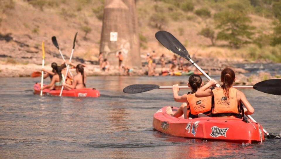 Una experiencia única para vivir este domingo en Despeñaderos: travesía en Kayak y expo autos