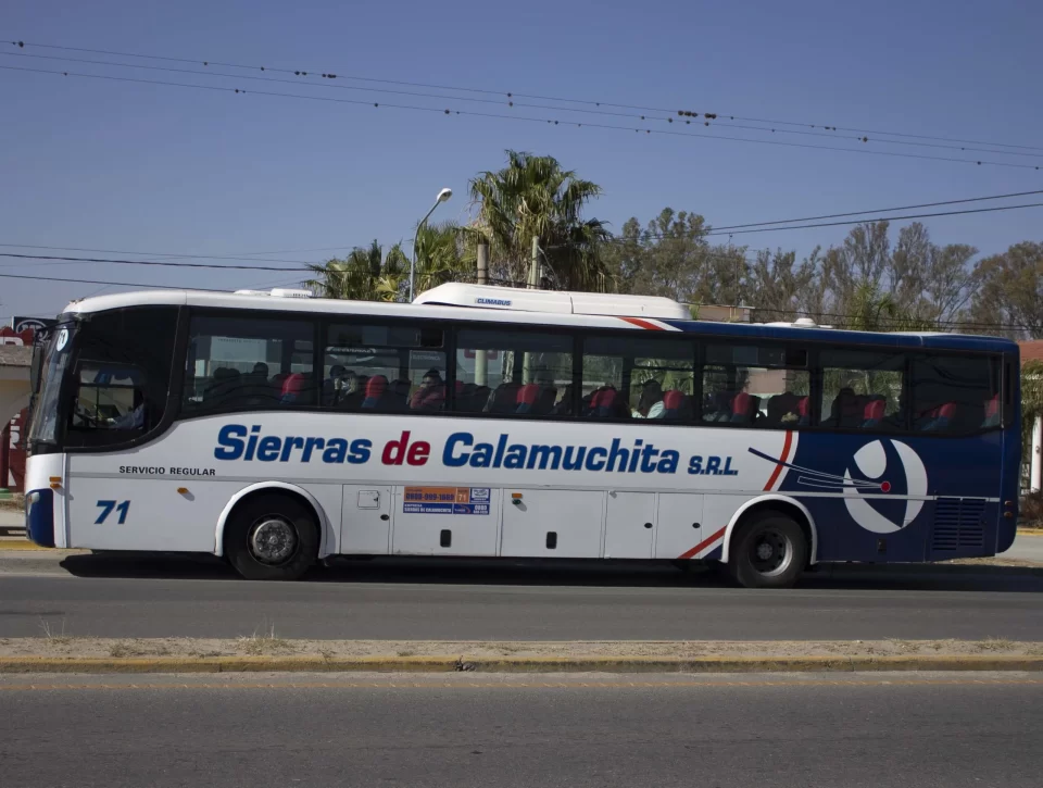 Nuevo aumento del transporte interurbano: a partir de mañana, se duplicaría la tarifa