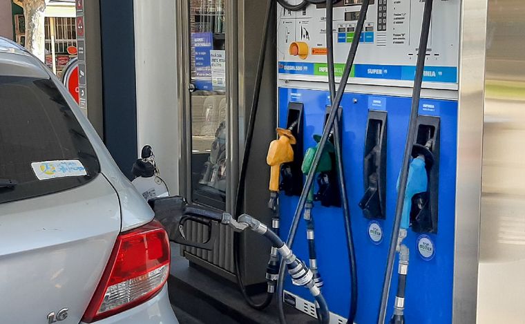 Por actualización de impuestos, los combustibles subirán en marzo, abril y mayo