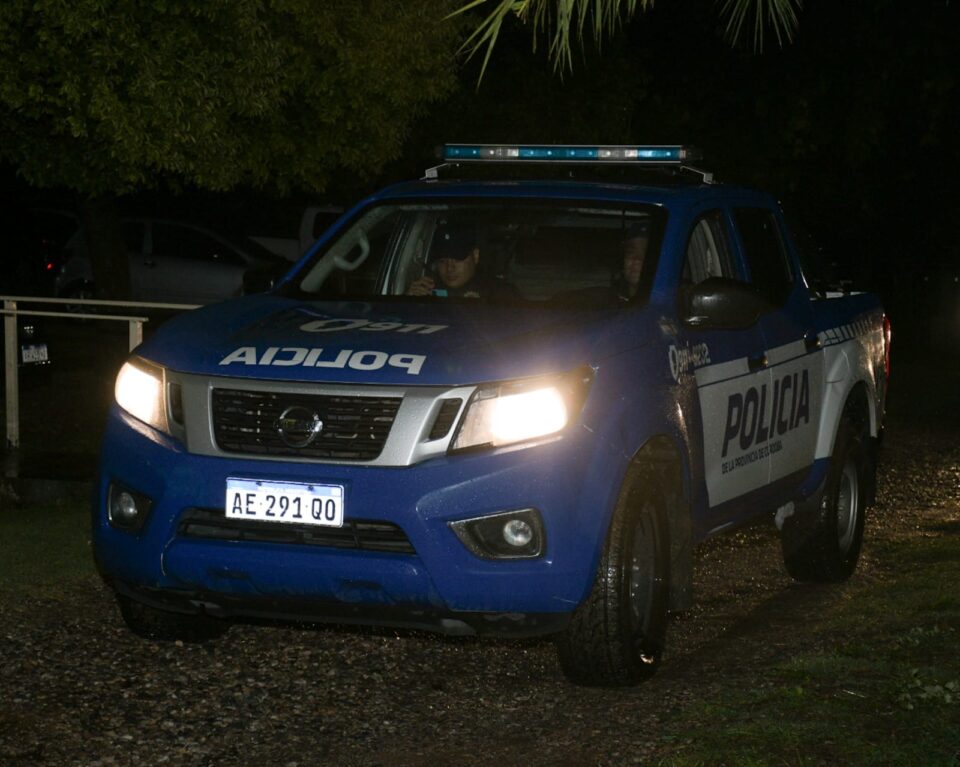 Llevaban a un sujeto con pedido de captura pero se les fugó