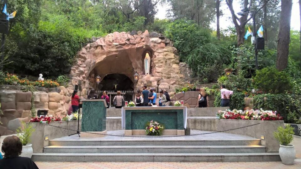 Llega una nueva peregrinación al Santuario de la Virgen de Lourdes