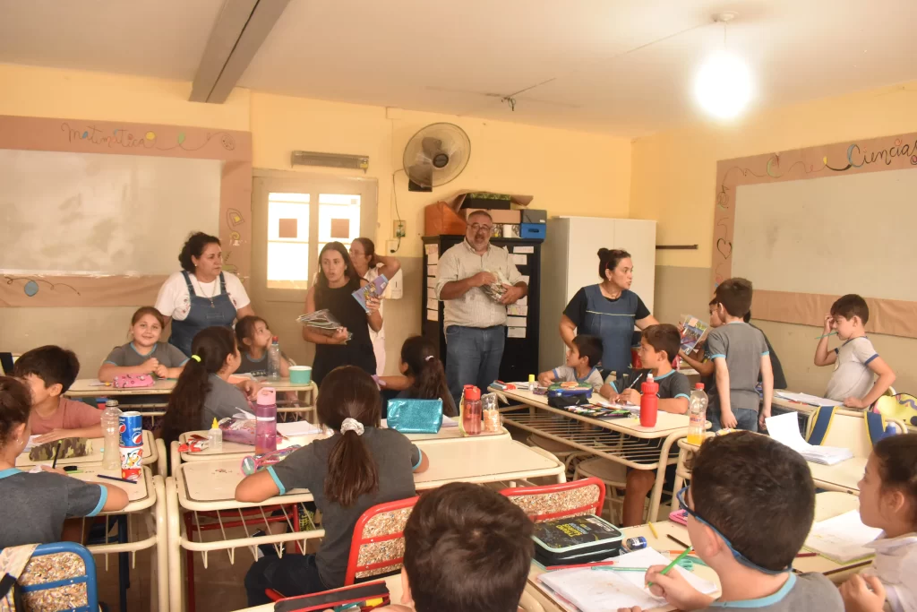 Entregaron los 2.500 kits escolares de la colecta "Despeñaderos Solidario"