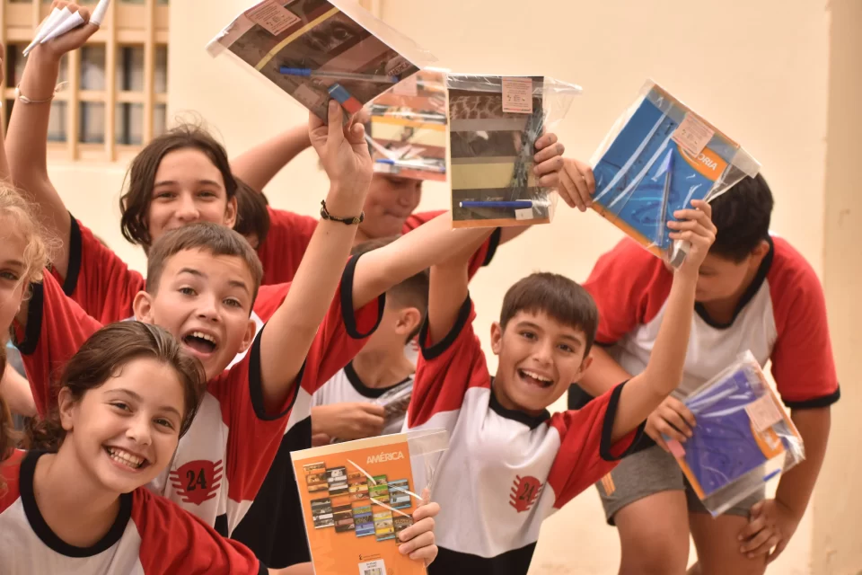 Entregaron los 2.500 kits escolares de la colecta "Despeñaderos Solidario"