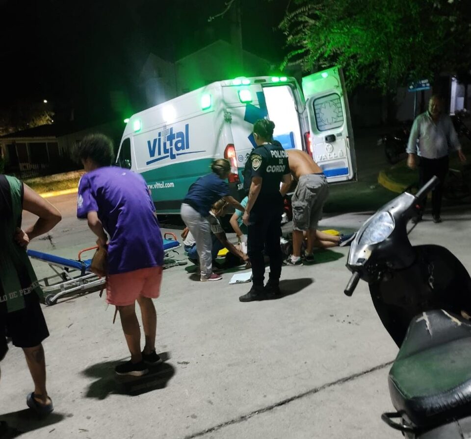 Dos jóvenes cayeron de su bicicleta y fueron hospitalizados