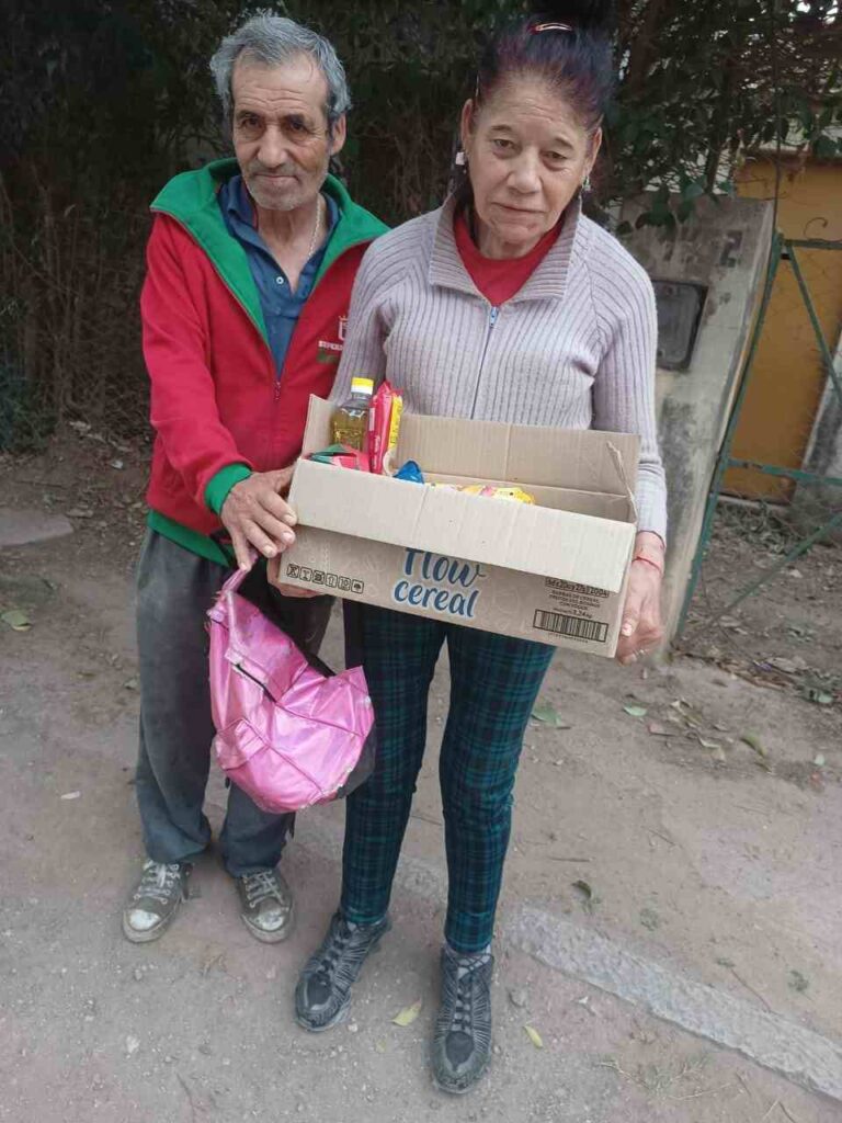 "La Scaloneta Solidaria": un puente de ayuda para escuelas y adultos mayores