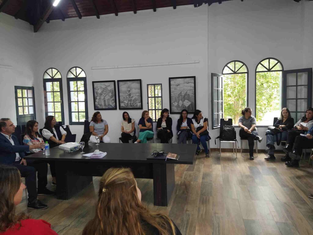 Docentes y autoridades de Despeñaderos recibieron al Ministro de Educación Horacio Ferreyra