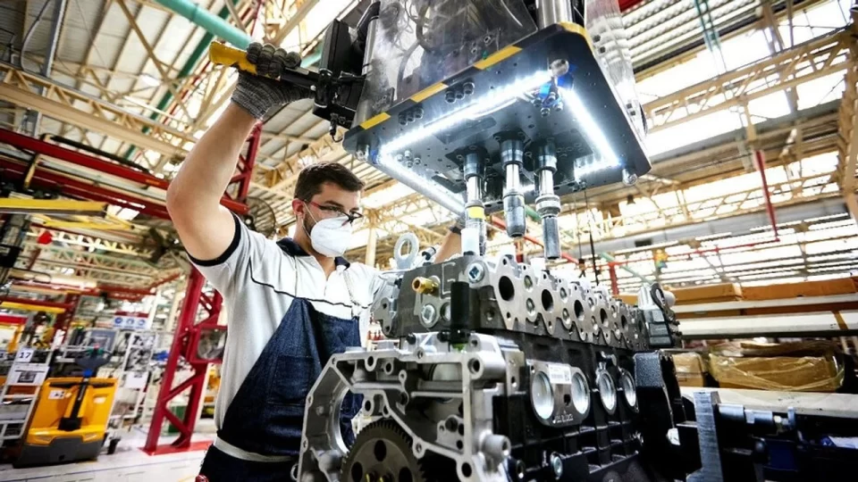 Industria: en febrero volvió a caer la actividad, acumula 9 meses en retroceso y marzo fue peor