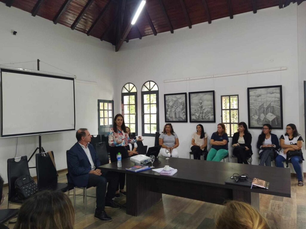 Docentes y autoridades de Despeñaderos recibieron al Ministro de Educación Horacio Ferreyra