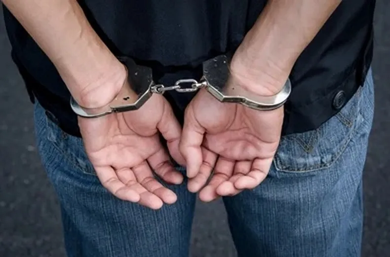 Detuvieron a un joven de 18 años luego de robar dinero de una camioneta