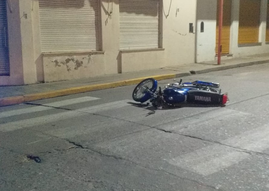 Un peatón herido luego de ser embestido por una motociclista