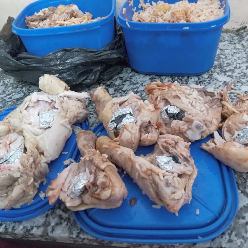 Le llevaban droga en pollos a su hermano preso que la vendía en la cárcel