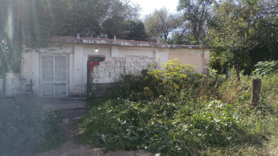 Una familia denuncia un desalojo en Barrio Lalahenes