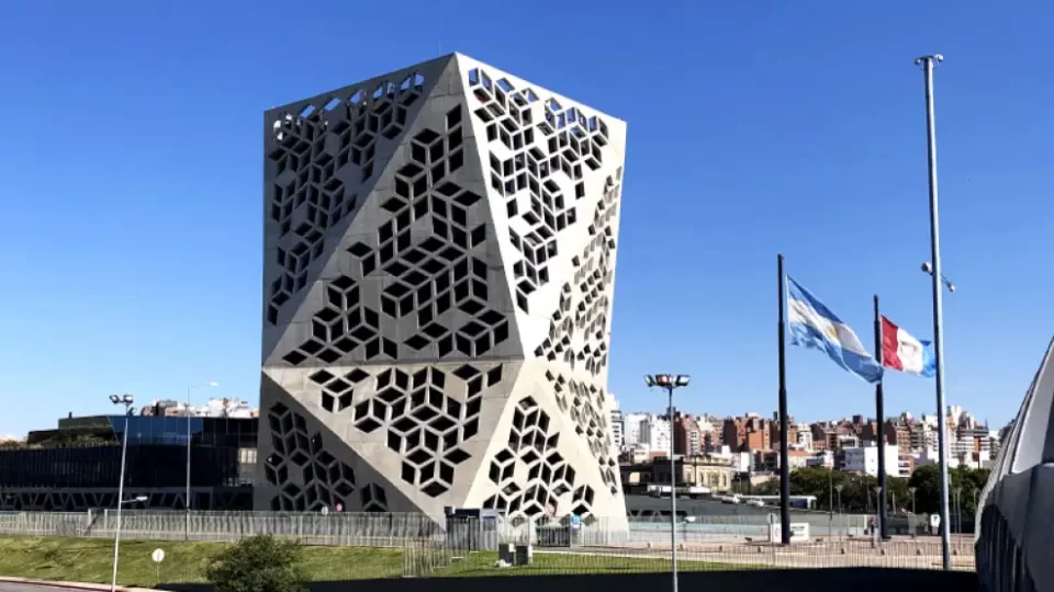 Una extranjera se metió al Panal: la detuvieron y es investigada por robo de información