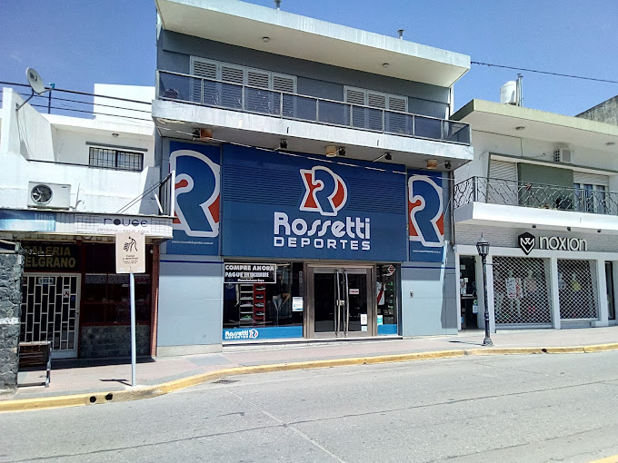Fuera de sí: ingresó a un local comercial y agredió a los empleados
