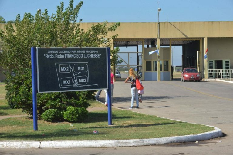 Descubren marihuana en posesión de dos docentes en la cárcel de Bouwer