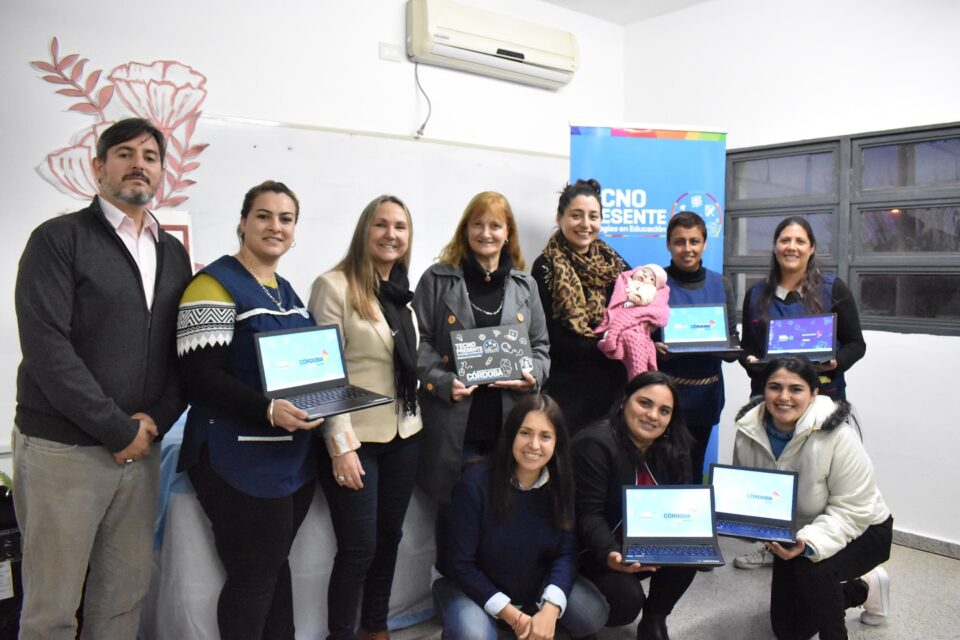 Despeñaderos: entregaron 67 Netbooks para la formación de nuevos docentes