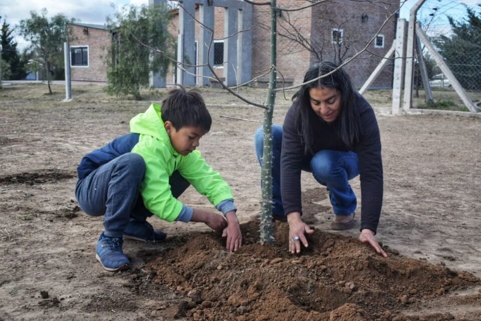 Santa Ana celebró el Día del Árbol con una jornada de reforestación