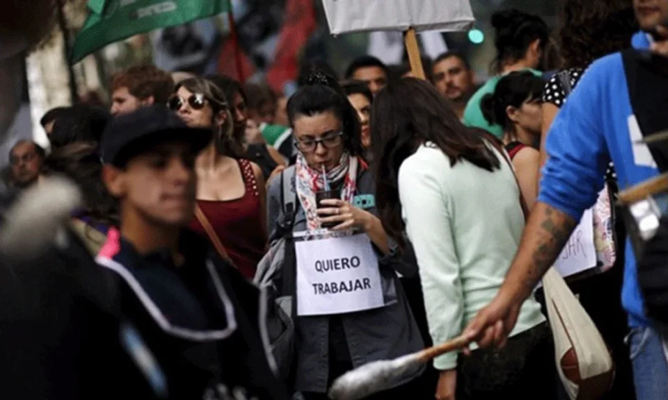 Para el Gobierno, se frenó la caída del empleo y hay más contrataciones