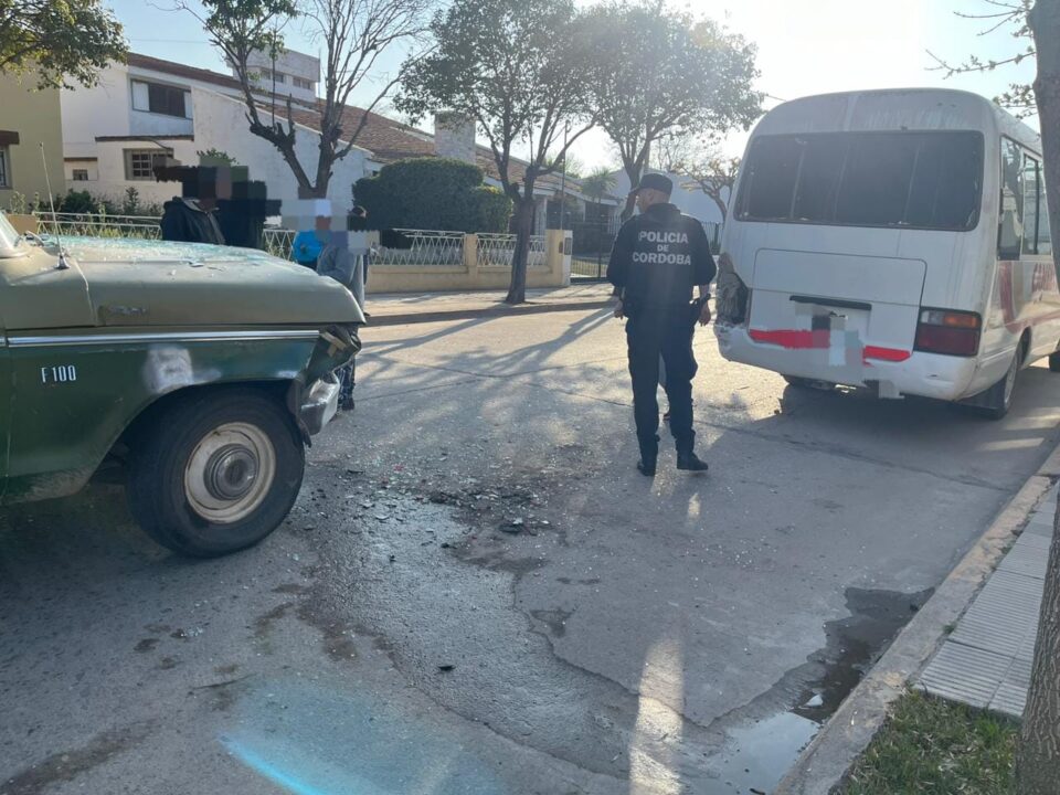 Chocaron un micro escolar y al menos 15 menores resultaron heridos