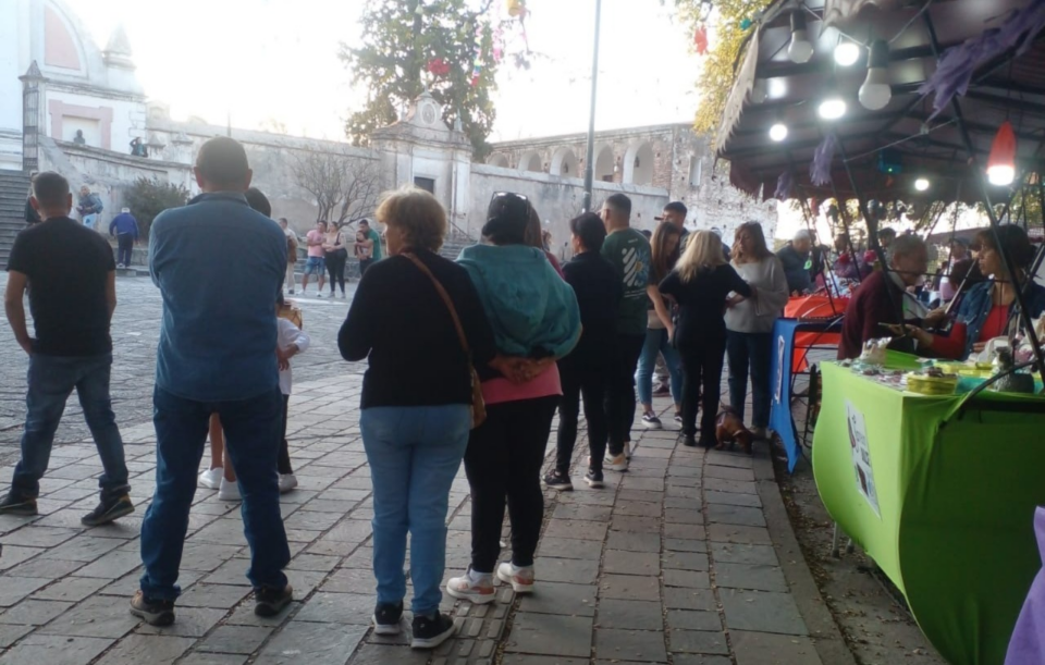Artesanos de Plaza Solares celebran el Día de la Primavera con una muestra artística