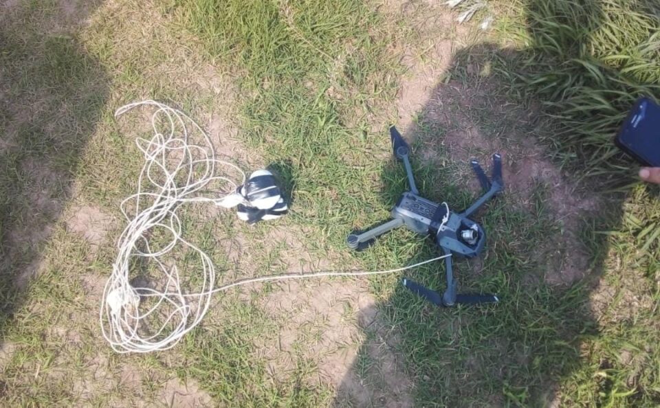 Secuestran un dron con droga en Bower