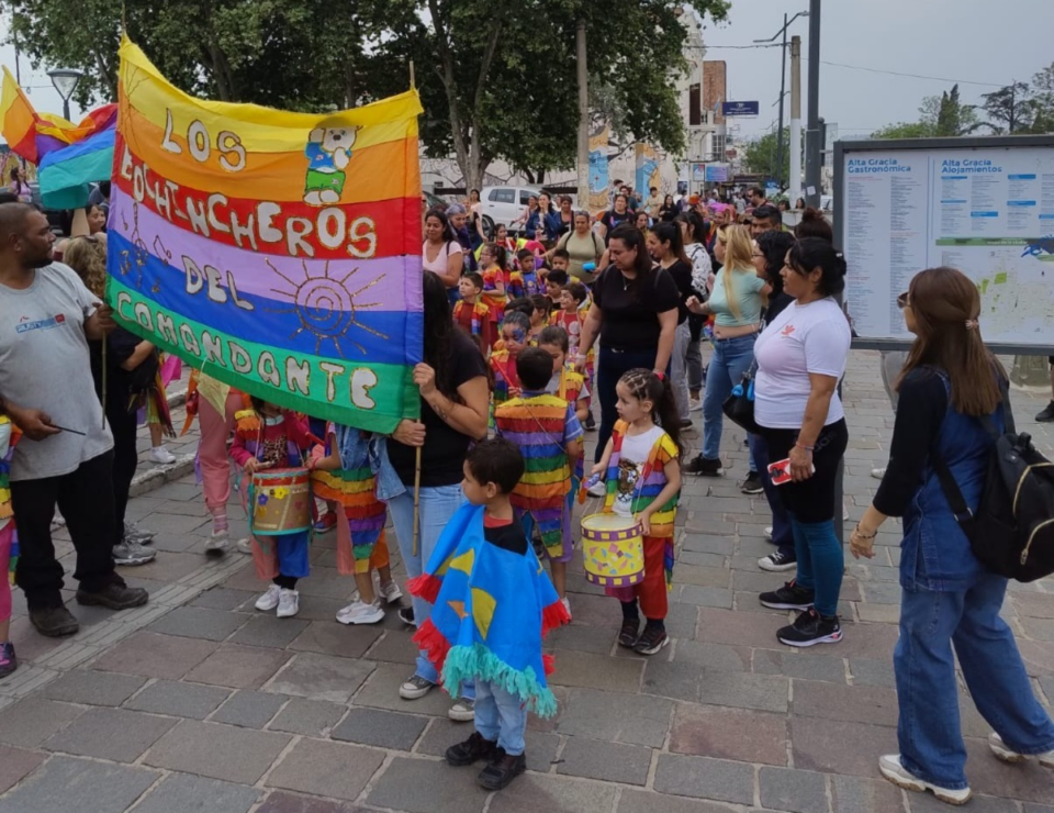 Encuentro de Murga en el Jardín Comandante Espora: Una Fiesta de Colores y Alegría