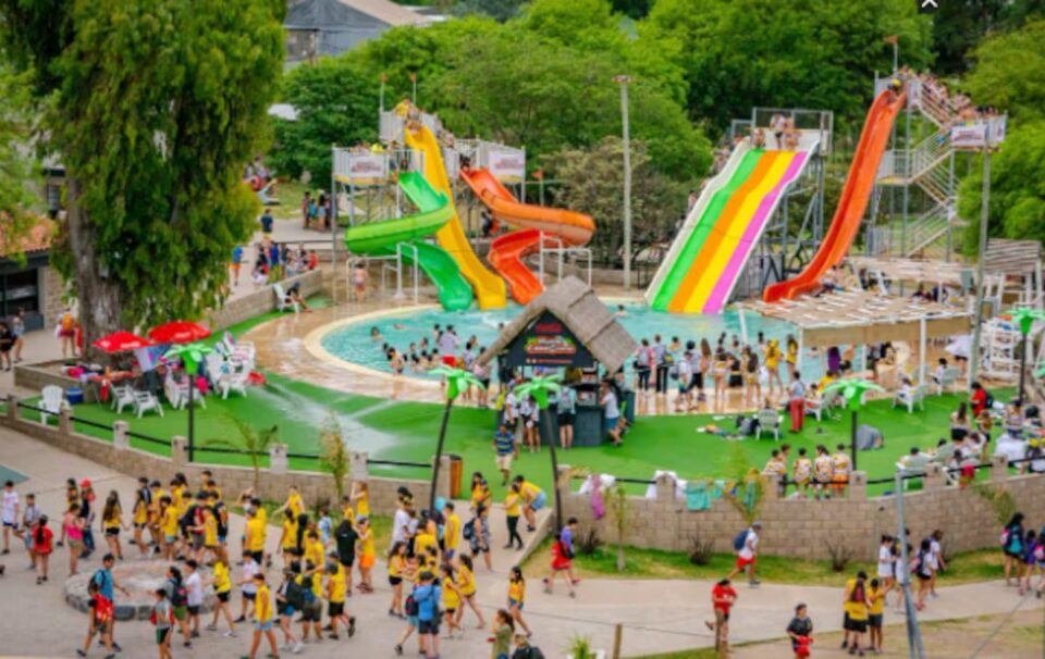 Una nena de 12 años murió en un parque acuático en su viaje de egresados