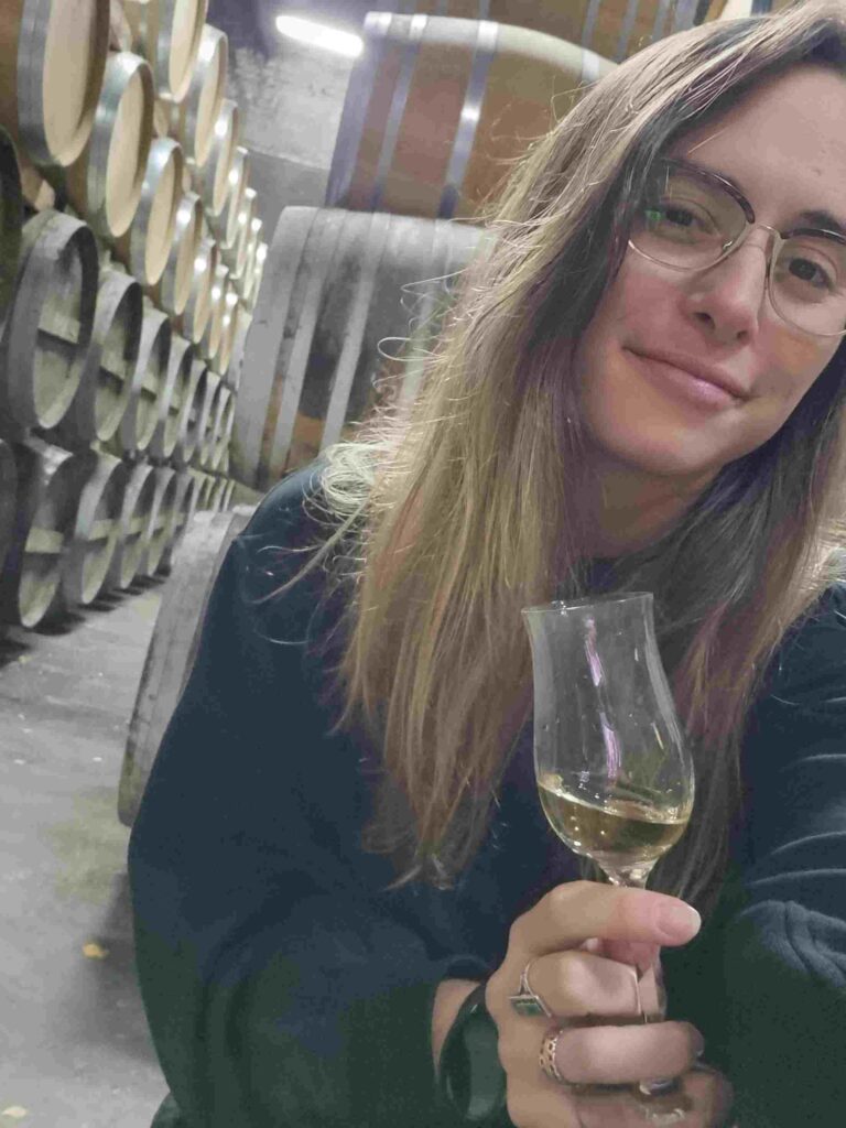 La historia de Pilar: La camarera que convirtió su oficio en pasión en un bar andorrano