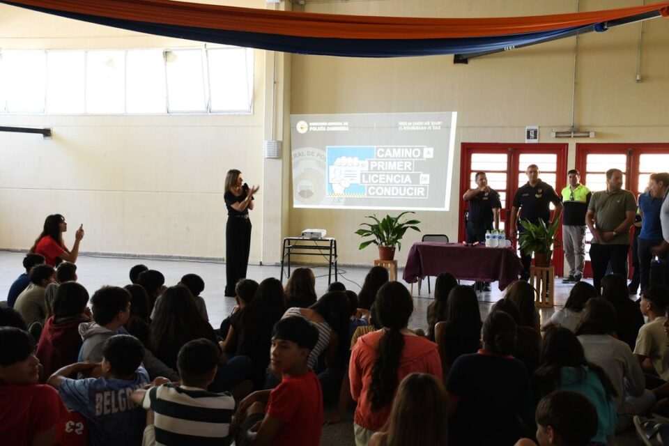 Santa Ana: capacitan en seguridad vial a estudiantes del IPET 334