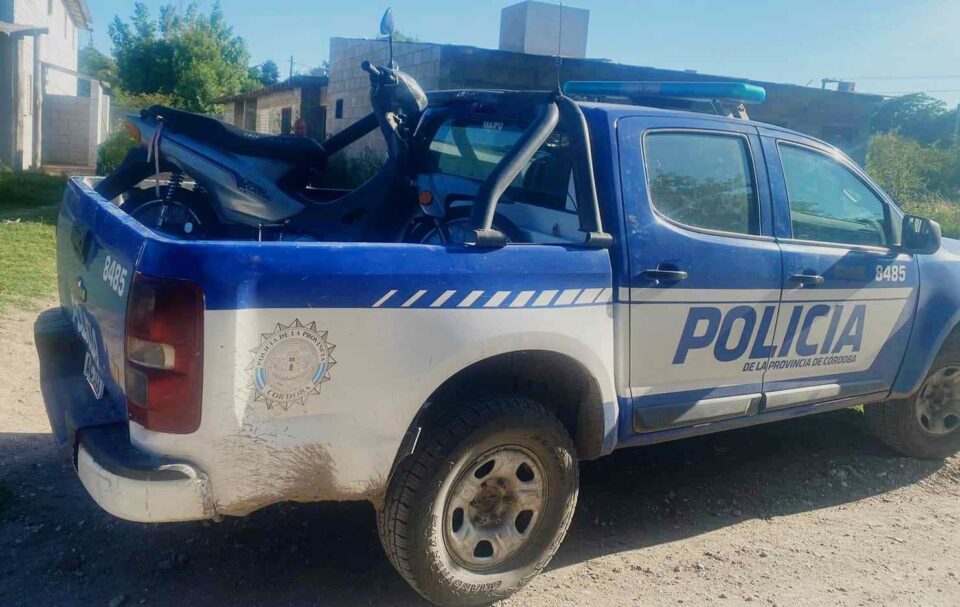 Hallaron una moto abandonada en Villa Parque Santa Ana