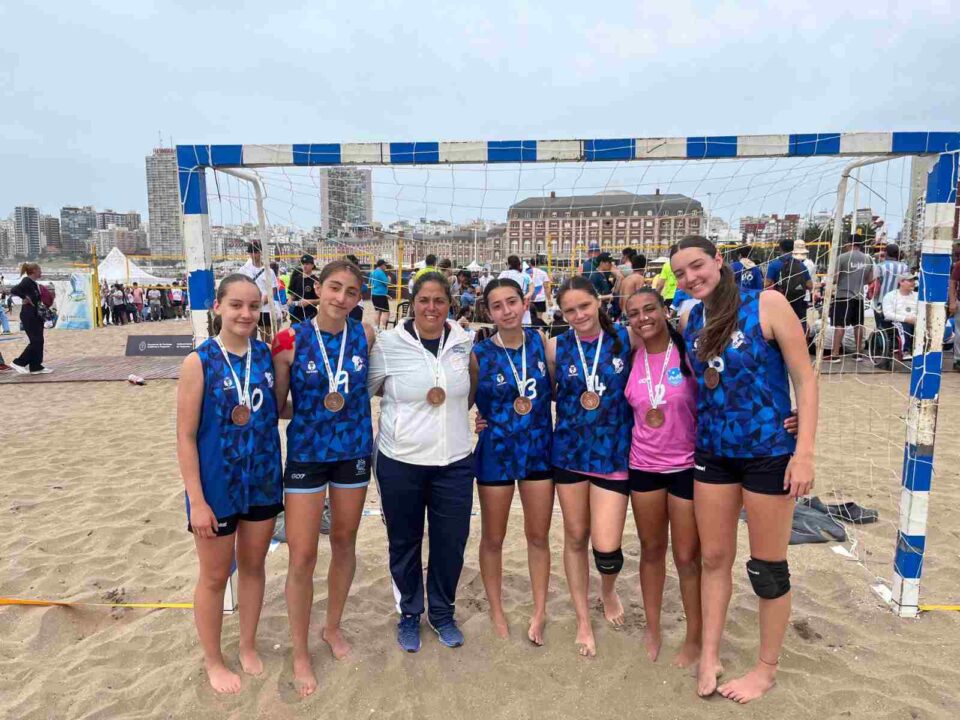 Beach handball: las chicas de la Muni le dieron el bronce a Córdoba en los Evita