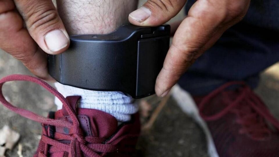 Buscan ampliar el uso de tobilleras a detenidos con prisión preventiva