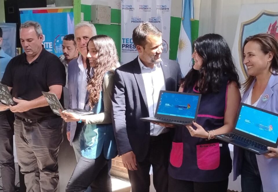 Programa Tecno Presente: entregaron 184 netbook en el ENSAG