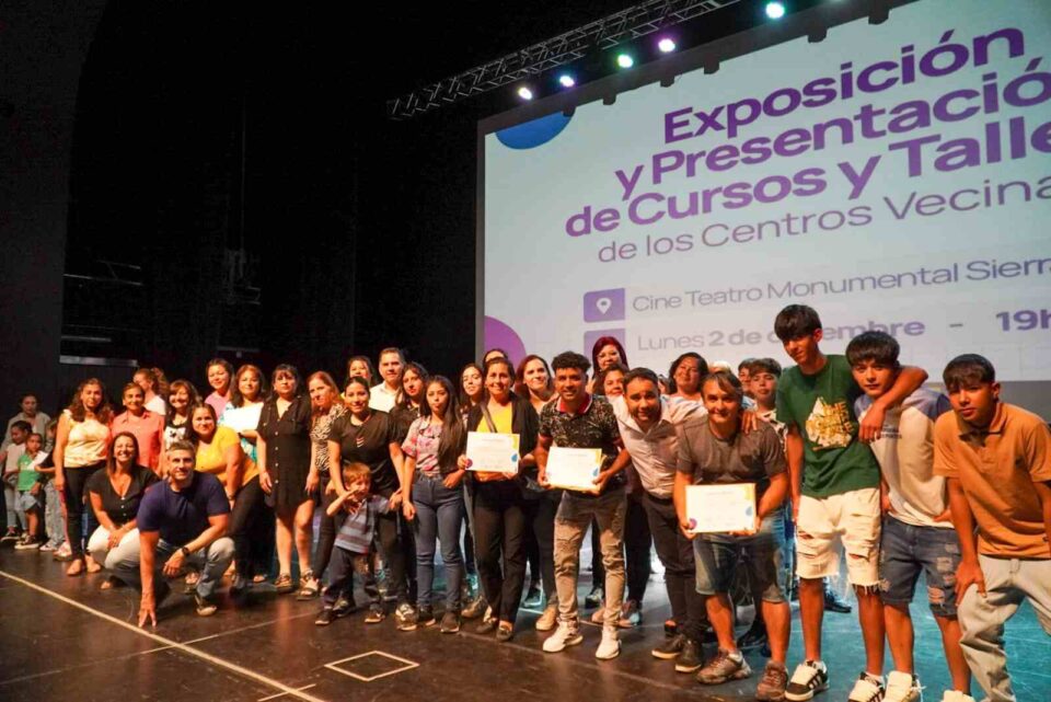 Vecinos celebraron el exitoso año de los cursos y talleres municipales en los barrios