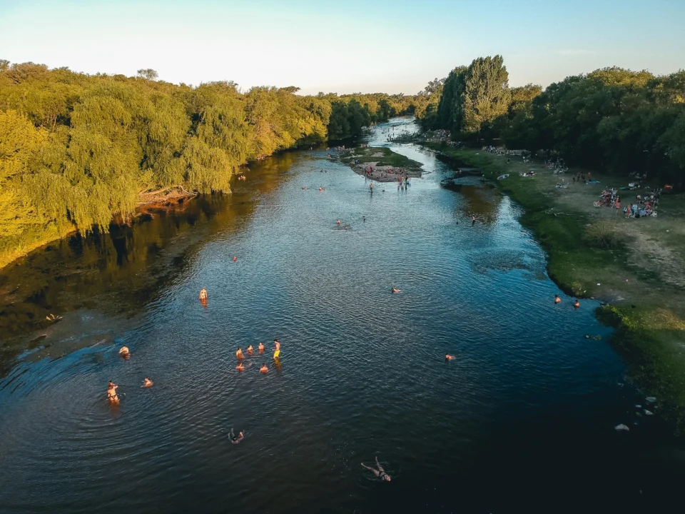 Despeñaderos arranca la temporada con un gran evento en el Balneario Municipal