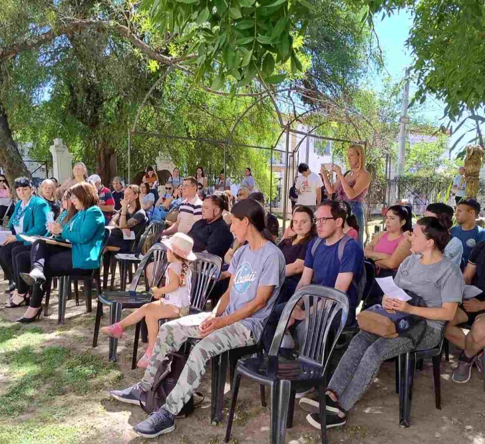 Se realizó la entrega de 75 tarjetas de débito a beneficiarios del Programa +26