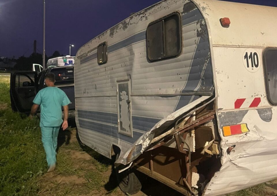 Choque en la Rotonda AG: un vehículo se dio a la fuga