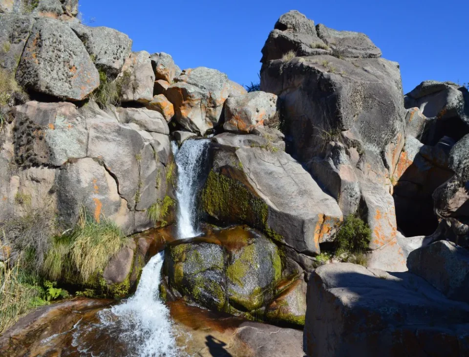 Tres cascadas espectaculares para recibir el verano en las sierras
