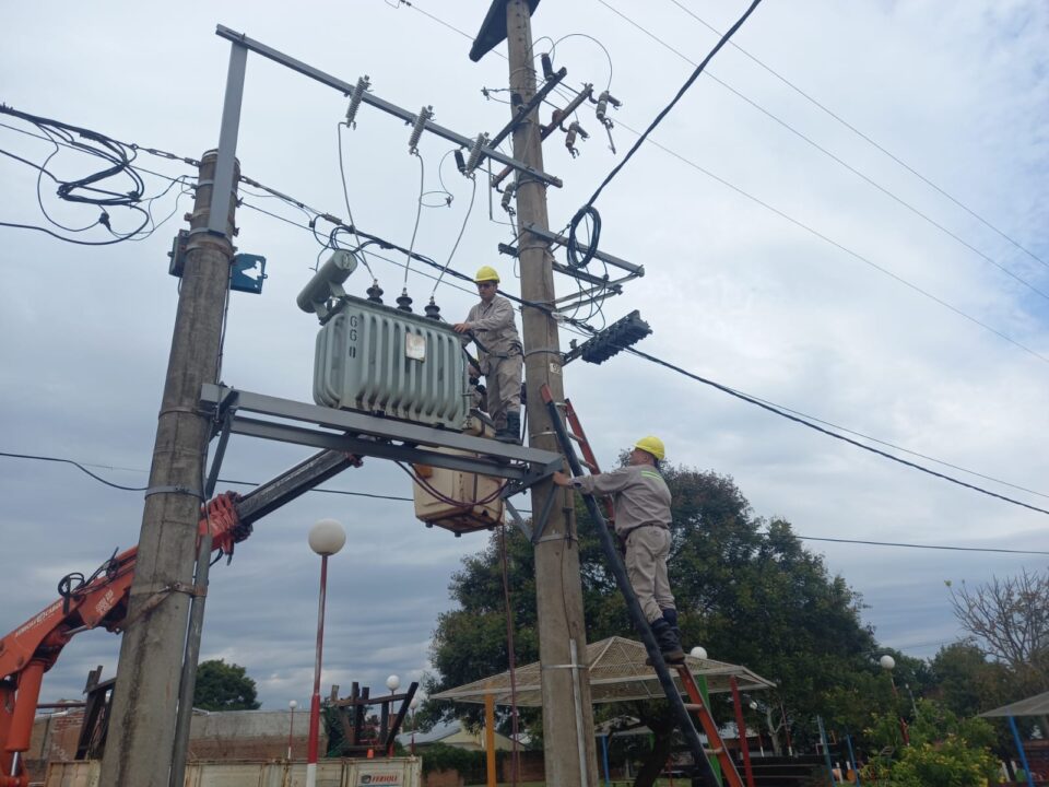 Anisacate estrena un potente transformador de 63 Kva para impulsar la educación