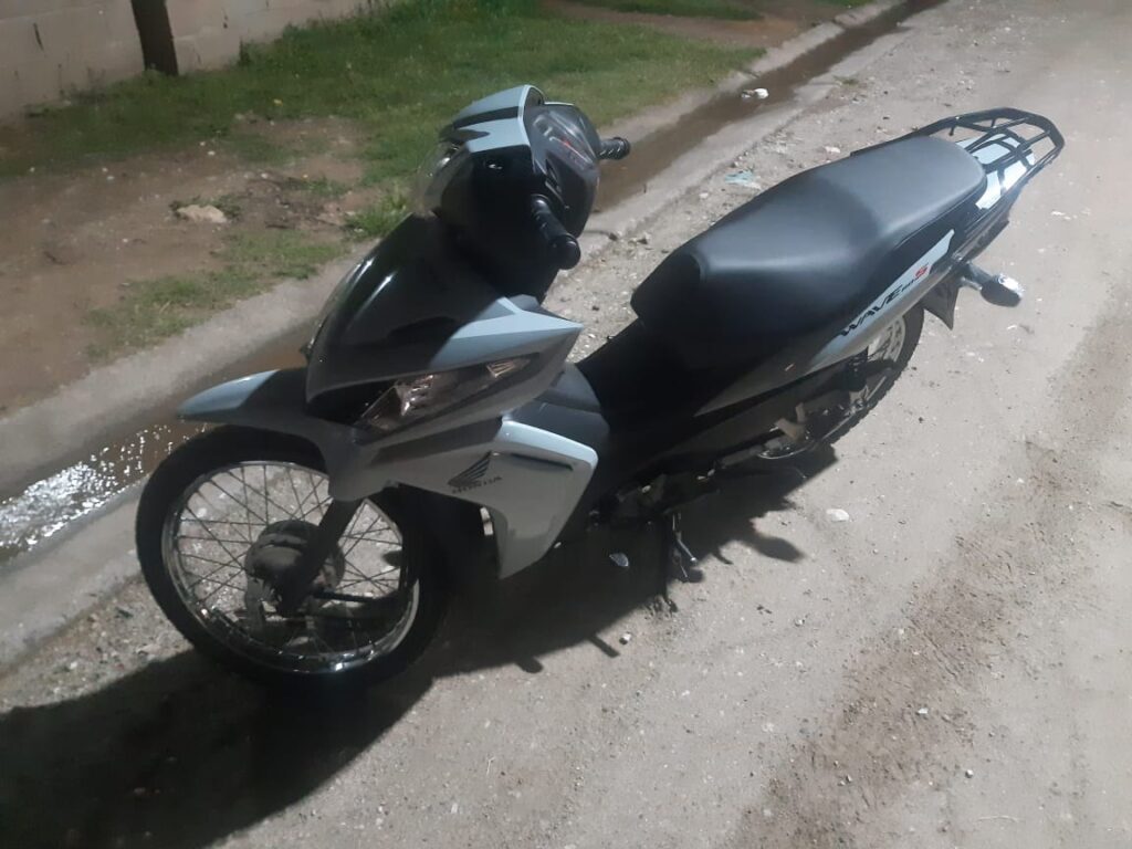 Rompieron el vidrio de una concesionaria y se llevaron cinco motos: lograron recuperar cuatro