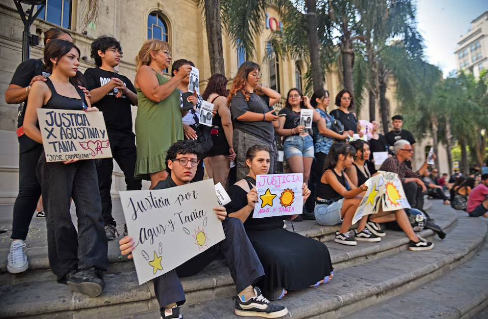 Marchan en el Patio Olmos por la familia cordobesa atropellada en Rosario
